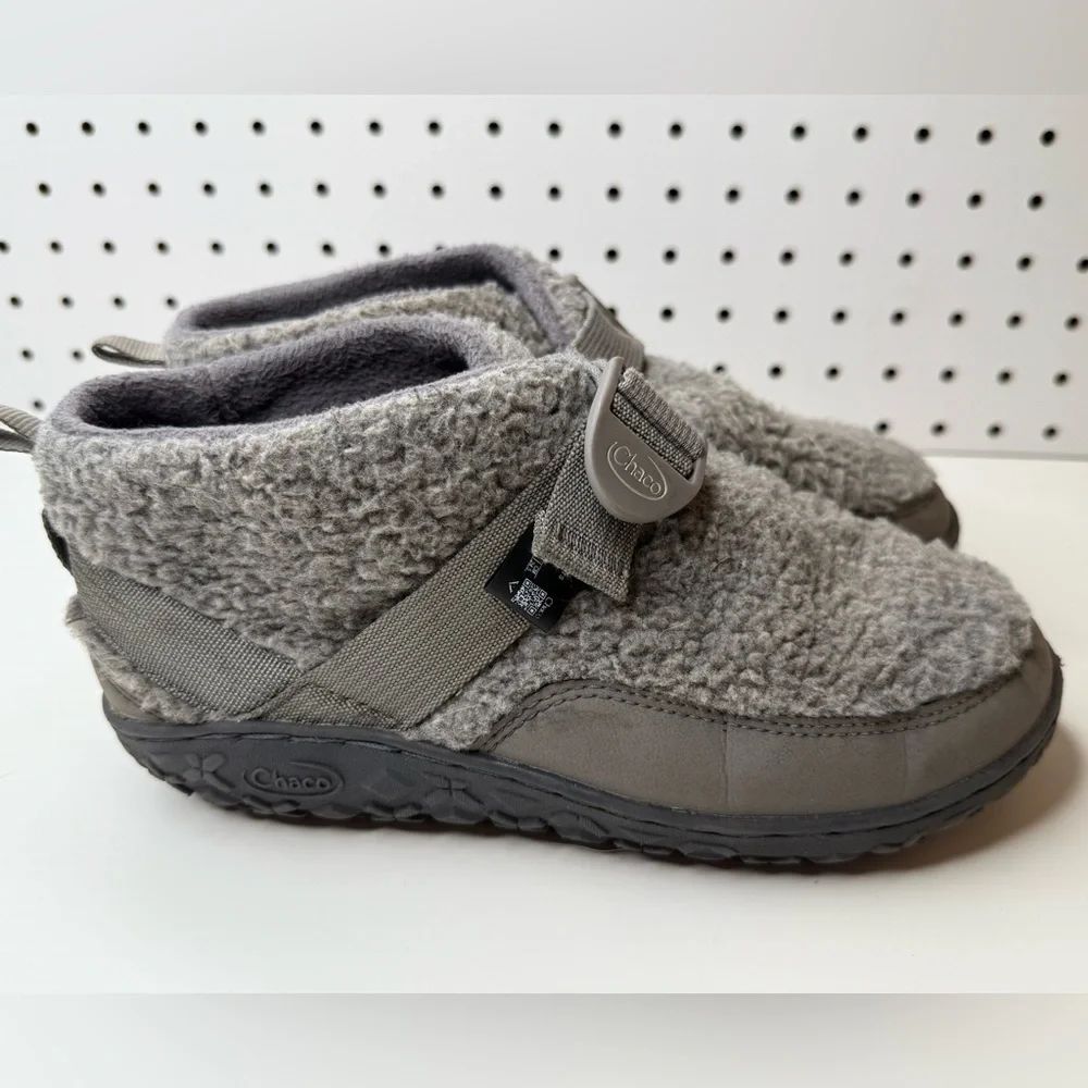 Chaco Kids Ramble Fluff Slippers Gray Size 5.5 Casual Loungewear Cozy Cabincore